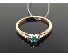 Best Diamonds Auksinis žiedas su briliantais ir smaragdu