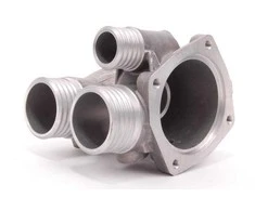 BMW E12 variklio aušinimo skysčio termostato korpusas Originalus 11531710959