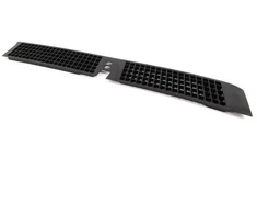 BMW E38 Priekinio stiklo gaubto grotelės originalios 51138166658