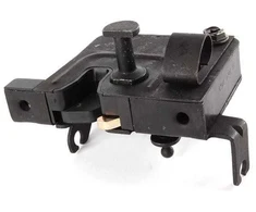 BMW E38 variklio dangčio fiksatorius kairėje pusėje 51238164763