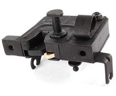 BMW E38 variklio dangčio fiksatorius kairėje pusėje 51238164763