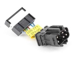 BMW E39 LED galinio žibinto adapteris dešinėje pusėje originalus 63120026771