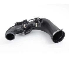 BMW E70 filtruoto oro vamzdis originalus 13717808157