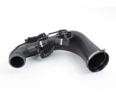 BMW E70 filtruoto oro vamzdis originalus 13717808157