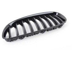 BMW E89 priekinės kairės pusės priekinės grotelės originalios 51712150253
