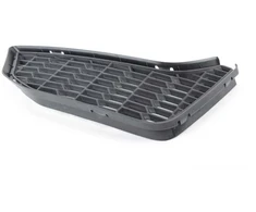 BMW F80 F83 grotelės priekinės kairės pusės apatinės originalios 51118054301