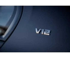 BMW G11 G12 V12 emblema su užrašu Decal Badge Genuine 51148072626
