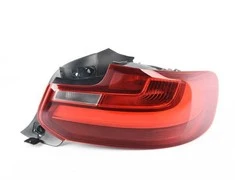 BMW galinio keleivio dešinės pusės galinio žibinto lempa 63217295428 originali