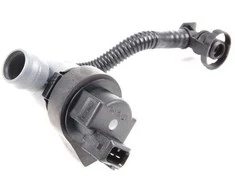 Originalus BMW 5 serijos E60 E61 kuro bako kvėpavimo vožtuvas su vamzdžiu OEM 13907618643