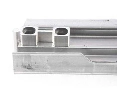 Originalus BMW F55 F56 3 durų adapteris priekinio bamperio apatinis kairysis OEM 51117368481