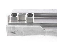 Originalus BMW F55 F56 3 durų adapteris priekinio bamperio apatinis kairysis OEM 51117368481
