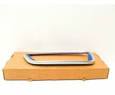 Originalus BMW I3 priekinis radiatoriaus grotelių rėmas su mėlynu apvadu dešinėje OEM 51137375884