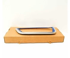 Originalus BMW I3 priekinis radiatoriaus grotelių rėmas su mėlynu apvadu dešinėje OEM 51137375884