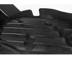 Originalus Porsche 997 sparno apdailos purvo apsaugas priekyje kairėje pusėje vairuotojui 99750412300