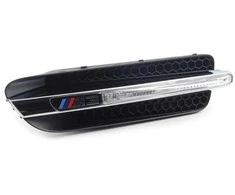 Originalus priekinis sparno apdailos grotelių su emblema kairėje BMW M3 E90 sedanas 2007-2011