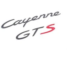 Tikras Porsche \"Cayenne GTS\" emblemas specialiame leidime juodas ir raudonas -