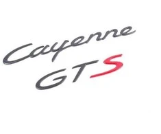 Tikras Porsche \"Cayenne GTS\" emblemas specialiame leidime juodas ir raudonas -
