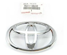 TOYOTA RAV4 XA20 Priekinis Radiatoriaus Grotelės Emblema 7531135200 NAUJA ORIGINALI