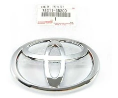 TOYOTA RAV4 XA20 Priekinis Radiatoriaus Grotelės Emblema 7531135200 NAUJA ORIGINALI