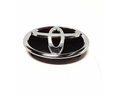 TOYOTA YARIS XP150 priekinės radiatoriaus grotelės emblema originali 7531102140
