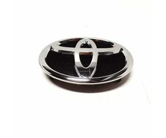 TOYOTA YARIS XP150 priekinės radiatoriaus grotelės emblema originali 7531102140