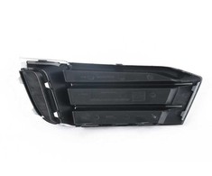 VAG AUDI A3 2017-2019 Priekinio bamperio grotelės dešinėje O/S originalios 8V58076729B9