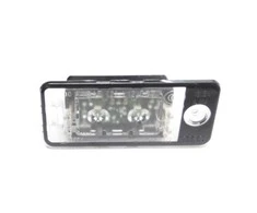 VAG Audi A4 8E B6 B7 / A6 4F LED valstybinio numerio ženklo žibintas kairysis 4H0943021 originalus