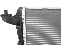 VAG AUDI A4 B9 Naujas originalus aušinimo radiatorius 2.0 benzinui 183kw 2017 8W0121251AK