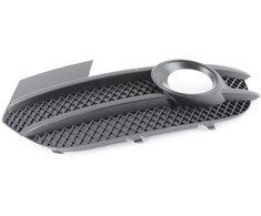 VAG AUDI Q3 2011-2014 N/S kairiojo bamperio rūko žibinto grotelės originalios 8U0807681A