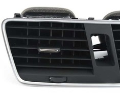 VAG AUDI Q3 RSQ3 84B 8UB 8UG ventiliacijos angų juoda 8U1820951C6PS originali