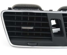 VAG AUDI Q3 RSQ3 84B 8UB 8UG ventiliacijos angų juoda 8U1820951C6PS originali