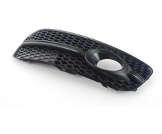 VAG AUDI Q5 09-12 O/S dešinysis S-Line bamperio grotelės rūko žibintas originalus 8R0807682EZDE
