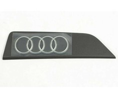 VAG Audi R8 42 variklio kairės pusės emblema originali 079133621B