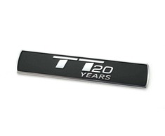 VAG AUDI TT FV Priekinio sparno ženkliukas su užrašu 8S08536012ZZ NEW GENUINE