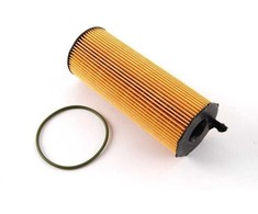 VAG filter element with gasket Originalus 057115561M Audi A4/Avant (2005 - 2012) Audi A4 allroad quattro (2010 - 2016) Audi A4/S4/Avant/qu. (2005 - 2012) Audi A5/S5 Cabriolet (2010 - 2011) Audi A5/S5 Cou.Sport. (2008 - 2011) Audi A6/Avant (2005 - 2011) Audi A6L (2005 - 2012) Audi A6/S6/Avant qu. (2005 - 2011) Audi A8 (2004 - 2017) Audi A8/S8 quattro (
