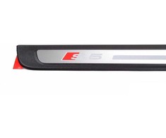 VAG Genuine Satin juodas įėjimo juostelė su užrašu AUDI 8T0853374L01C