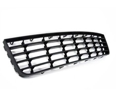 VAG Golf MK5 2004-09 Priekinio bamperio centrinės grotelės 1K08536779B9 Originali