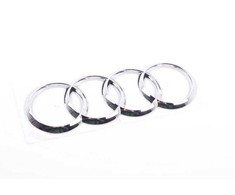 VAG NAUJAS ORIGINALUS AUDI A3 09-13 RS3 11-13 R8 07-16 GALINIS BAGAŽO AUDI EMBLEMA ŽENKLAS CHROMAS