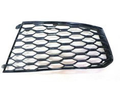 VAG Naujas originalus Audi RS6 priekinis dešinysis blizgus juodas oro kanalo groteles 4G0807682ST94 OEM