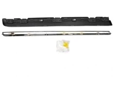 VOLVO XC60 apatinė priekinių dešiniųjų durų apdailos detalė originali 39819537