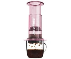 AeroPress – skaidrios rožinės spalvos kavos virimo aparatas