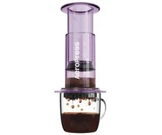 AeroPress – skaidrios violetinės spalvos kavos virimo aparatas