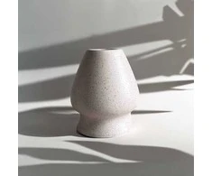 „Brown House &amp; Tea“ – „Matcha Chasen“ stovas – smėlio spalvos