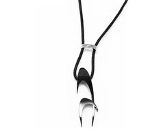 Biżuteria CHRONOTECH 1810080505. Wisiorek, Kolor juoda. Unisex.