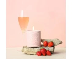 HighOnLove Rožinė masažinė žvakė Braškės ir šampanas 220ml HIGH ON LOVE