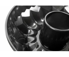 Berretti torto forma su rankove Juoda Nelipni 25,5 cm