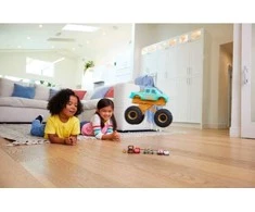 Mattel „Disney Pixar“ – „Cars On The Road Circus Stunt Ivy“ (HMD76)