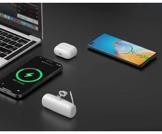 „rebeltec Powerbank P5 PLUG-IN“ (5000 mAh 10 W), tiesioginis prijungimas prie telefono per USB-C jungtį