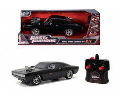 Dickie Jis valgo greitą ir įsiutę „Dodge Charger 1970“ nuotolinį RC kontroliuojamą automobilį