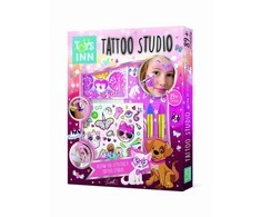 Stnux Tatuaże Tatuiruotės tatuiruočių studijoje su blizgučiais